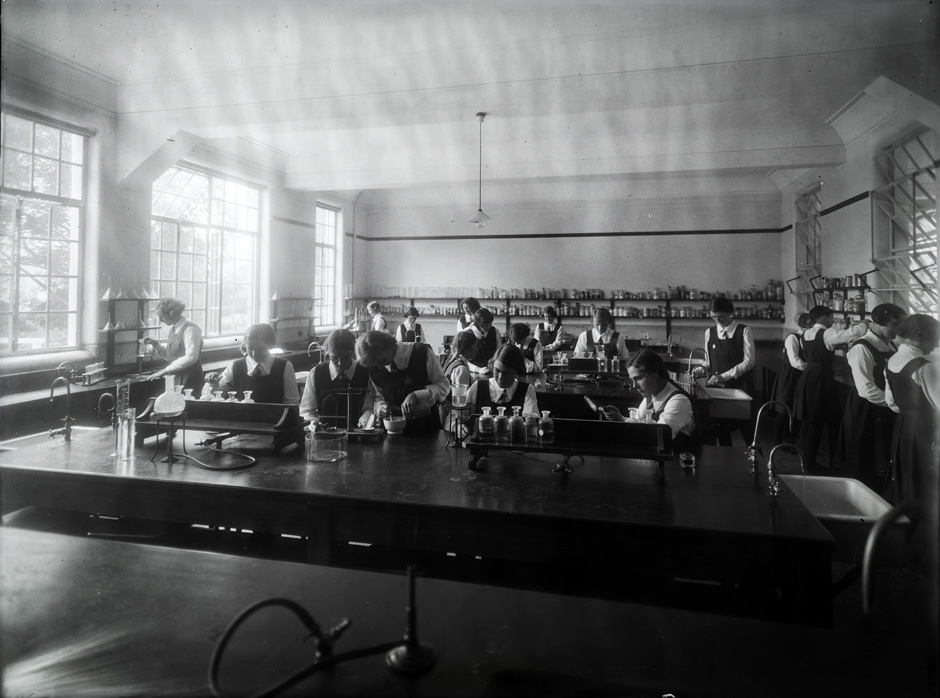 Girls in a science class at Nelson College for Girls, 1920s