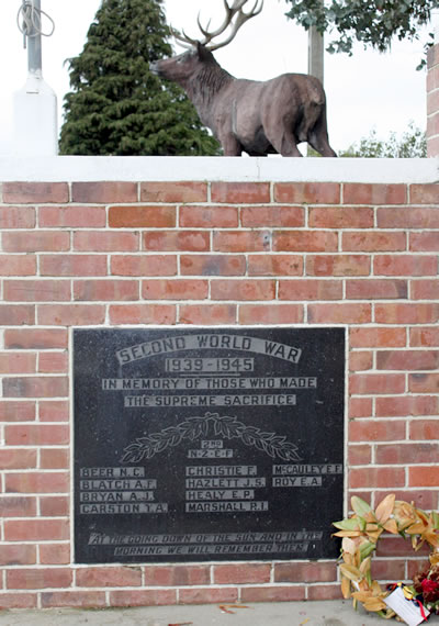 Mossburn memorial detail