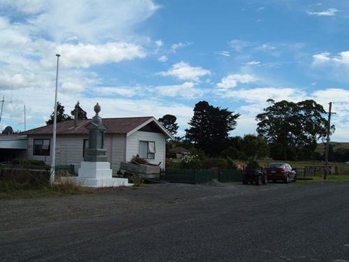 Makotuku memorial