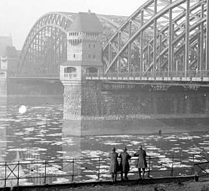 NZ soldiers at Hohenzollern Bridge, Cologne